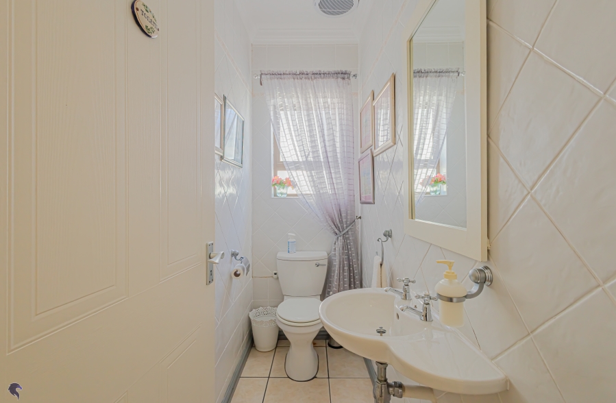 4 Bedroom Property for Sale in Calypso Beach Western Cape